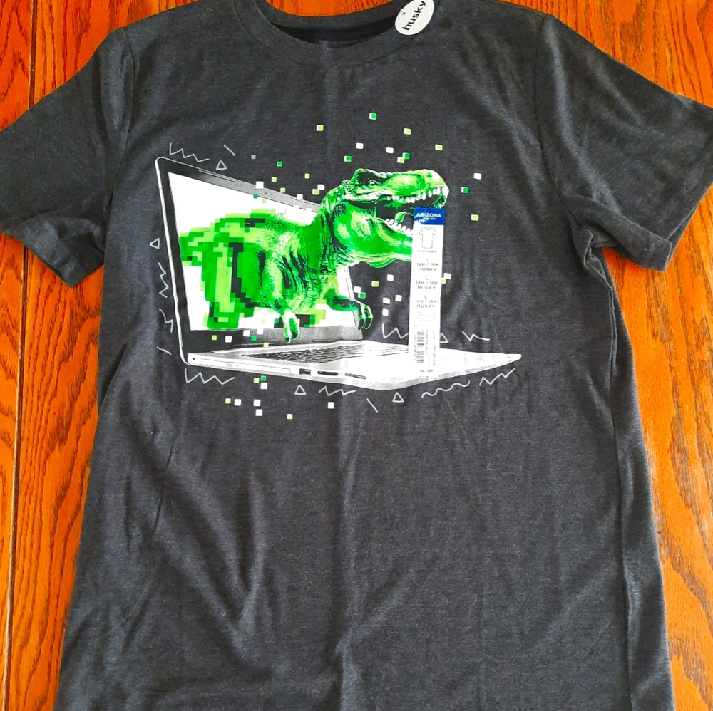 Boys husky 14/16 tshirt NWT
